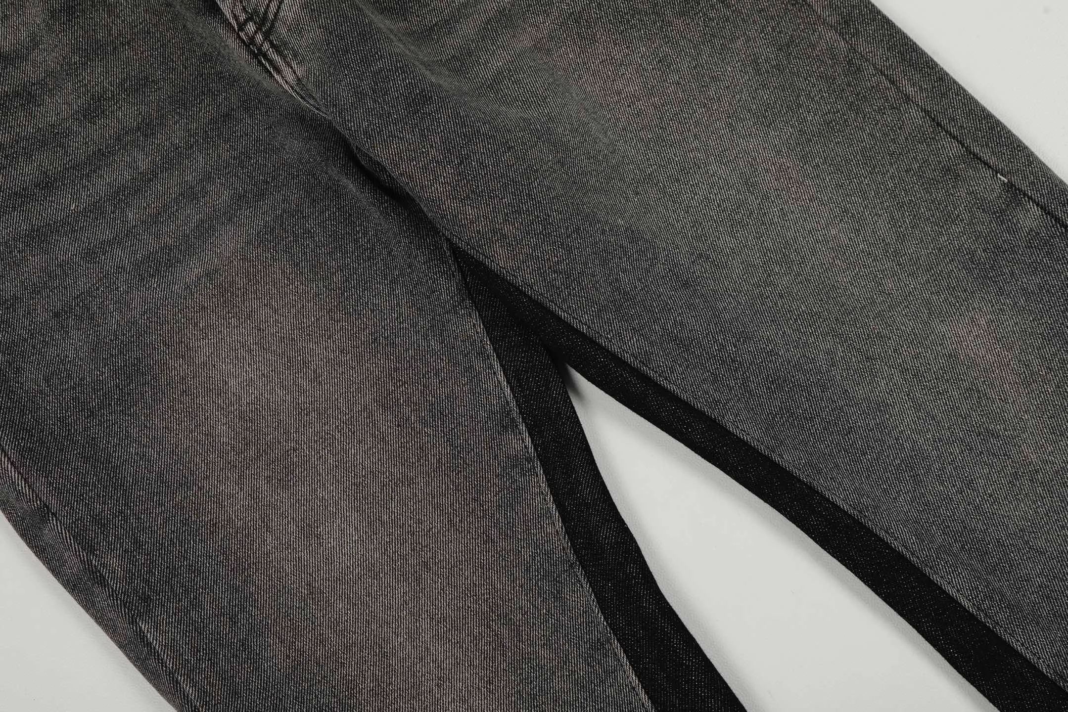 #8212 P246💰 GALLERY DEPT. LA Flared The first generation of Vintage spliced loose washed flared jeans - The original version is purchased and patterned to truly restore the ultimate texture of Vintage - The original hardware accessories, washed and other elevators, QR code analysis are all purchased from the original factory, high degree of restoration, you are welcome to compare with a certain product ~ - Three-dimensional version, loose and comfortable, not picky about the figure, taller and slimmer, factory Seiko, original factory quality control, same style for men and women, can be matched with couples Versatile recommendation: must-have jeans for all seasons - Sizes: 28 30 32 34 36